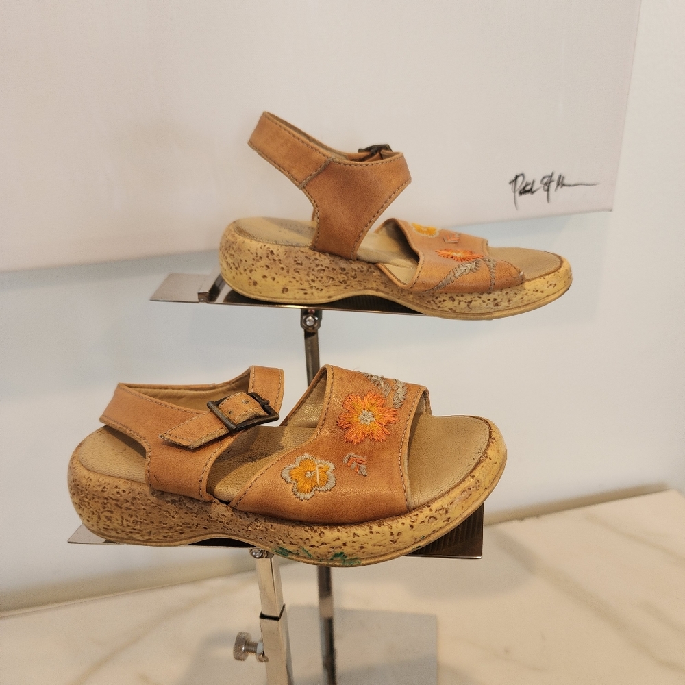 Nordstrom, European collection, girls size 26, CUTEST EVER BOHO strappy / sandal